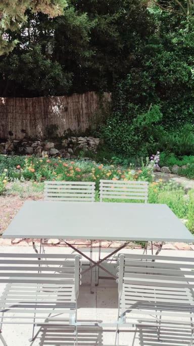 Ferienwohnung Belle Dependance De 30M2 Avec Terrasse Et Jardin Villeneuve-lès-Avignon Exterior foto